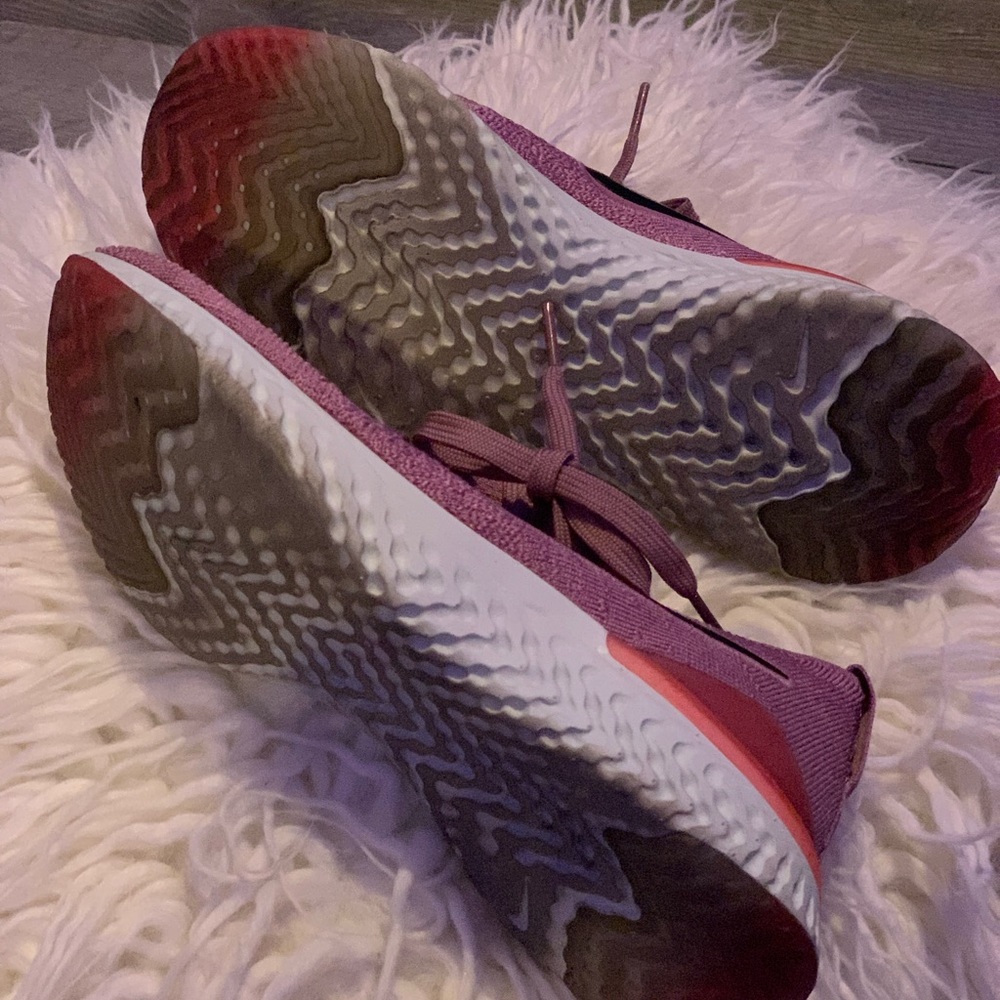 Woman Nike shoes, been used twice.